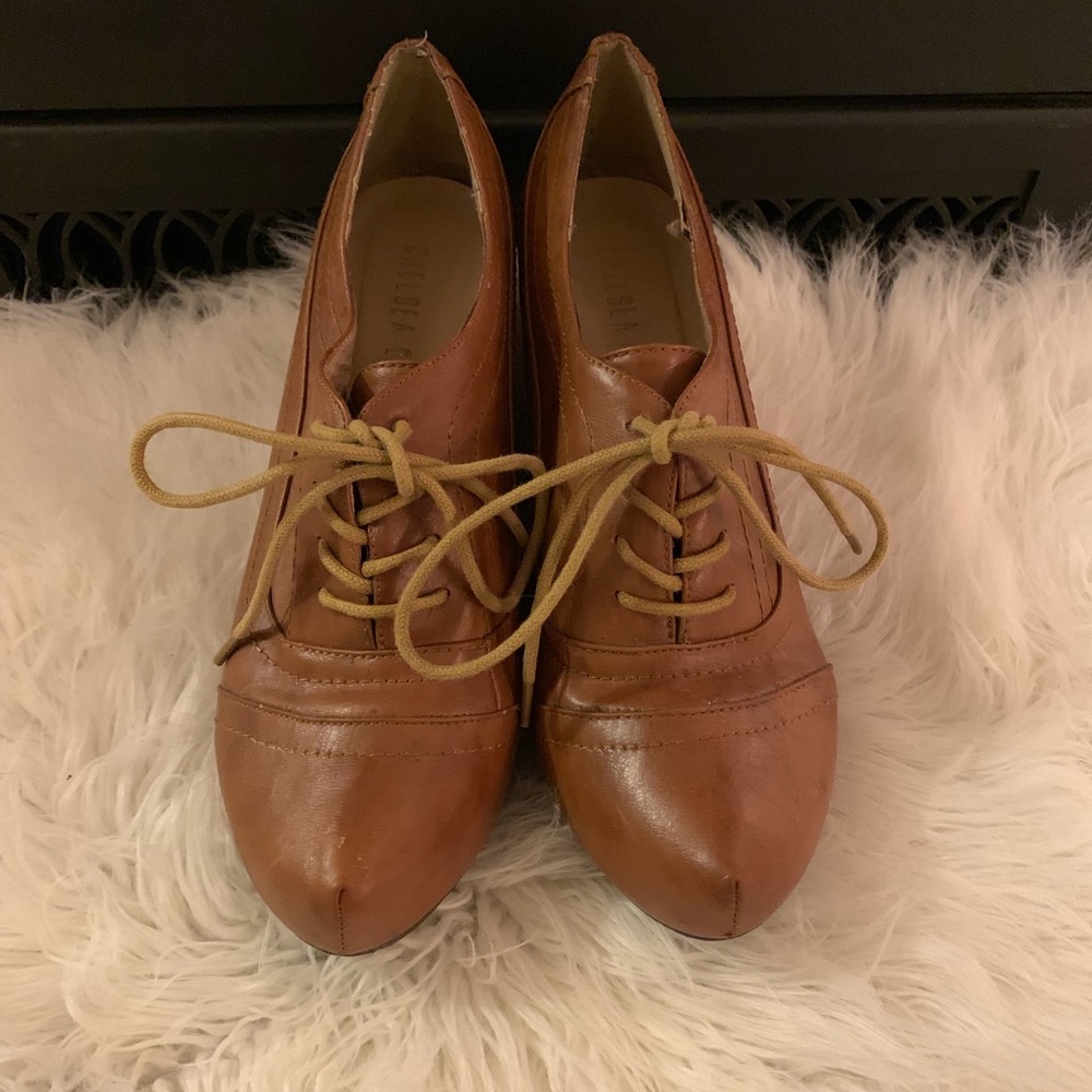 Chelsea Crew lace up ankle booties